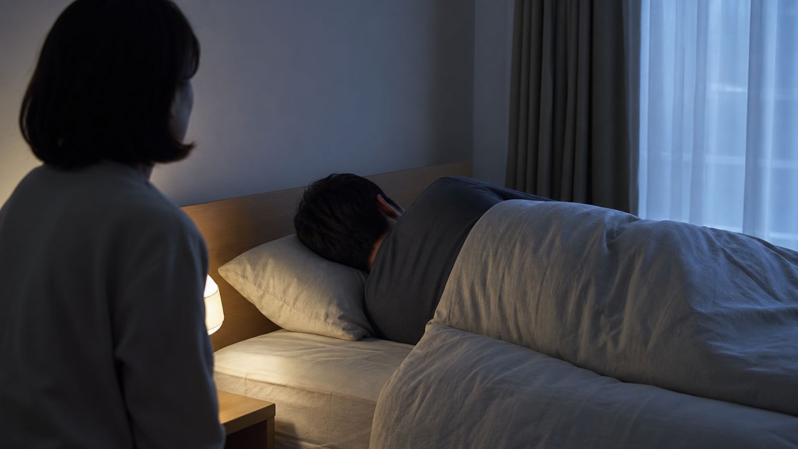睡眠中の呼吸の異変に気づく家族